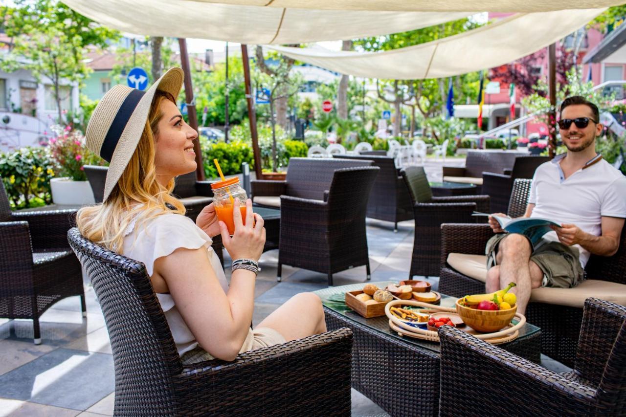 Hotel Stacchini เชเซนาติโก ภายนอก รูปภาพ