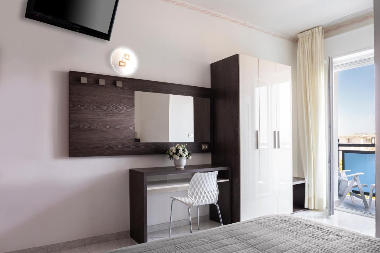 Hotel Stacchini เชเซนาติโก ภายนอก รูปภาพ